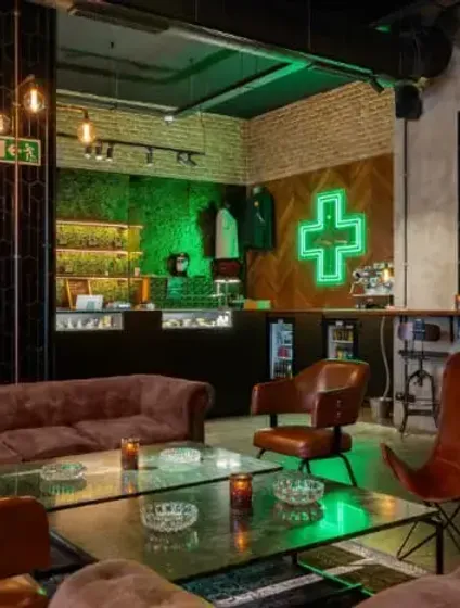 weed club in valencia