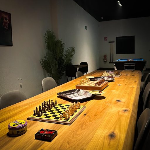 Unknown-5 fourtwenty-cannabis-club